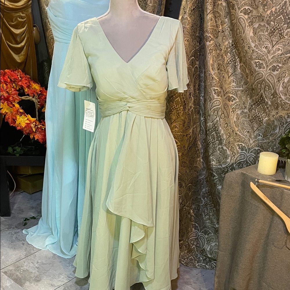 Elegant Light Green Women's Dress